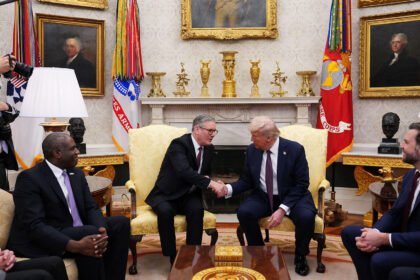 Trump i Starmer na Ukrajini primirje dogovora
