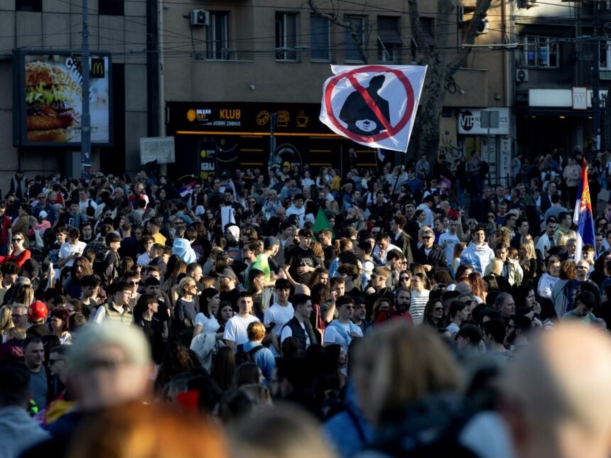 AP: Atmosfera u Beogradu napeta uoči protesta, test za Vučićevu desničarsku vladu