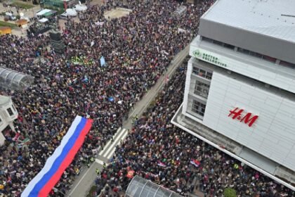 Protest “Student Edikt” u Nišu – studenti i građani u centru grada, Odata Pošta na drva