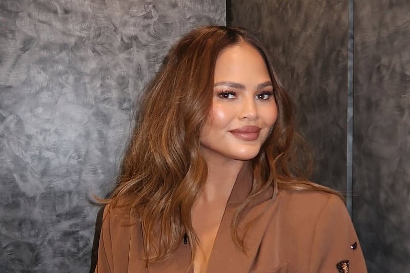 Chrissy Teigen odgovorila na kritike zbog svog lica: Ljudi bi trebali prestati biti negativni i zli