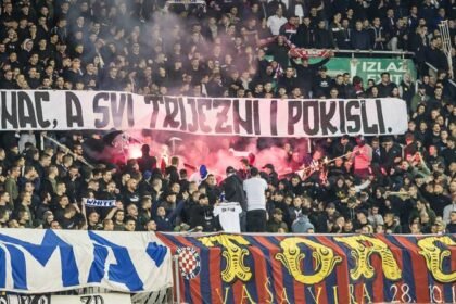 FOTO Torcida na tribini zapalila šalove oduzete Armadi na Krku