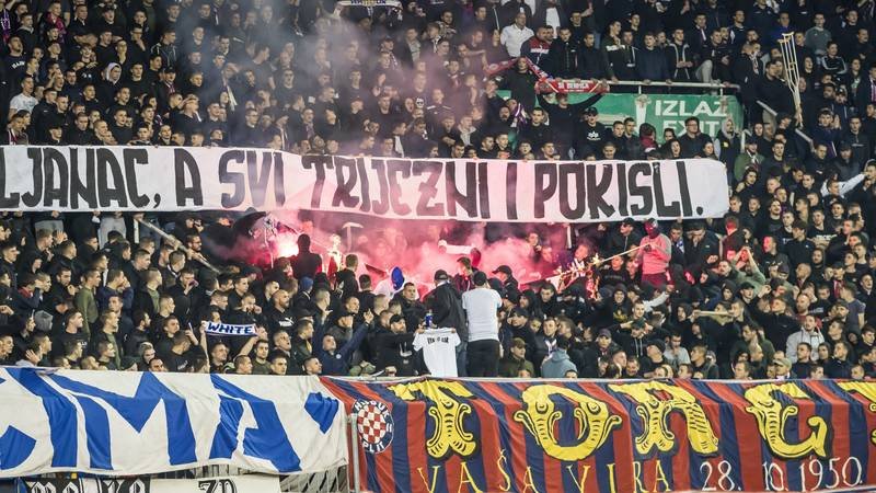 FOTO Torcida na tribini zapalila šalove oduzete Armadi na Krku