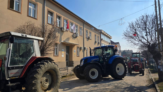 Postignut je dogovor između opštine Rača i poljoprivrednika koji protestuju