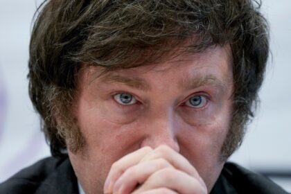 Argentinski Javier Milei suočen je sa optužbi za prevaru zbog post za kriptoturcy