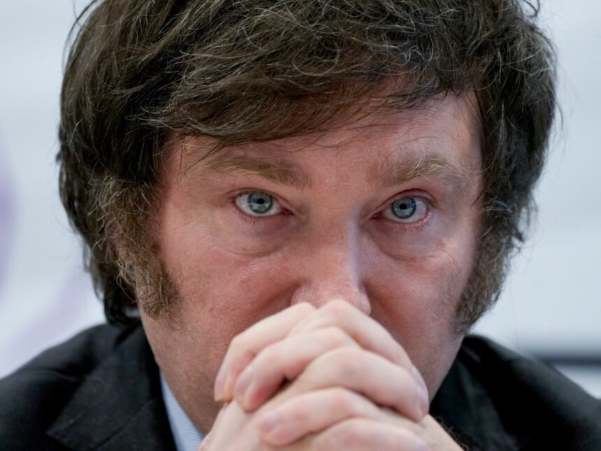 Argentinski Javier Milei suočen je sa optužbi za prevaru zbog post za kriptoturcy