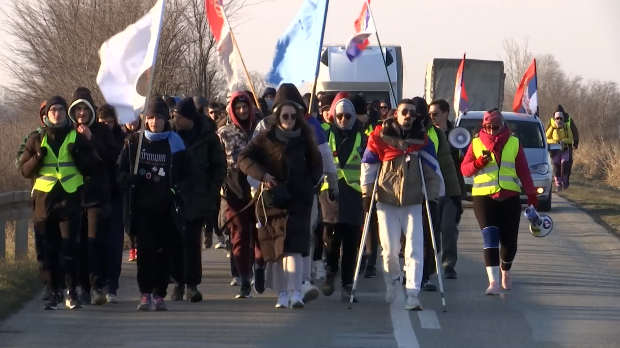 Настављен студентски марш из Зрењанина ка Вршцу, протести и тишина у више градова у Србији