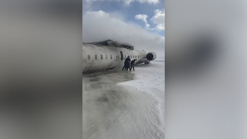 Američki avion za okretanje natrag u sudaru slijetanje na aerodromu Toronto