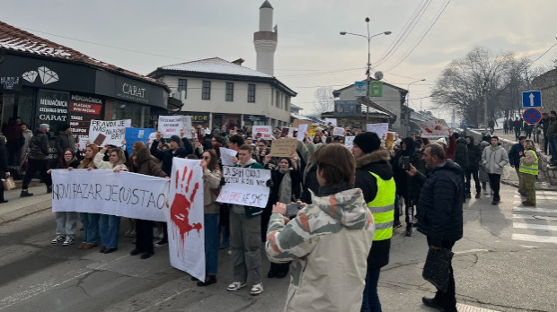 Incident tokom bloka autoputa u Novom Pazaru, naletio je automobilom na studente