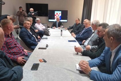 PRIJEDLOG IZ MOSTARA: ‘Visokog predstavnik da raspiše VANREDNE IZBORE!’