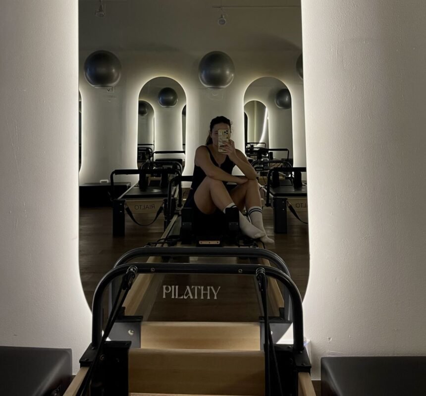 Wall pilates je osvojio mreže, ali – da li je uopšte efikasan?