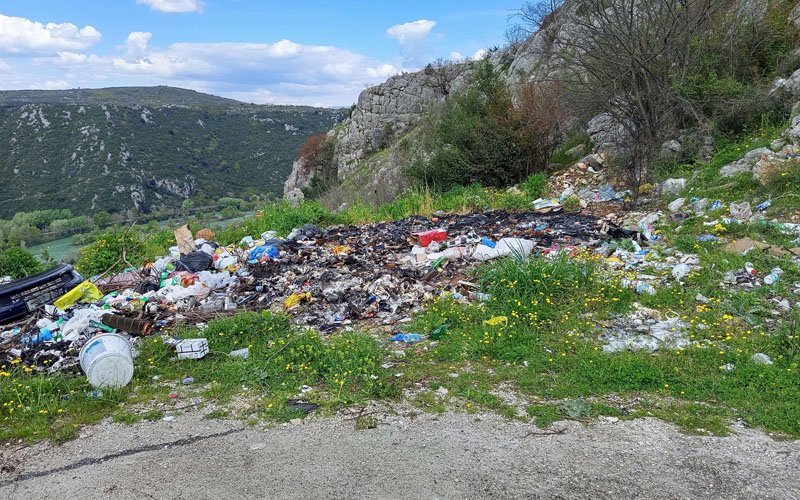 U prirodi kod Čapljine građani napravili ilegalnu deponiju smeća