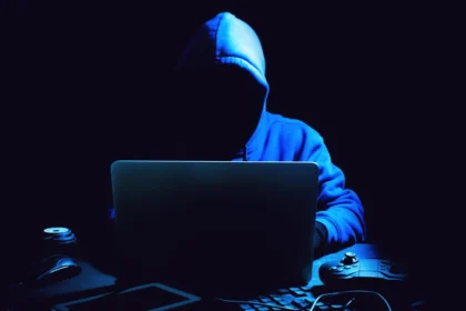 Bivši šef Googlea upozorio na ‘ekstreman rizik’ od terorista koji koriste AI