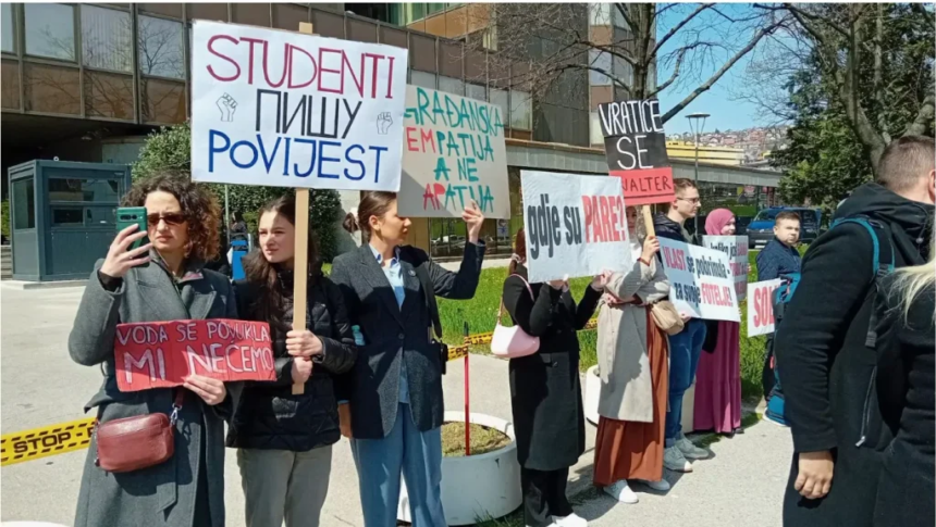 PROTEST STUDENATA ISPRED VLADE FBIH: “Nije prirodna već politička katastrofa”