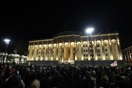 Policija se pukla na regerentne proteste u Gruziji