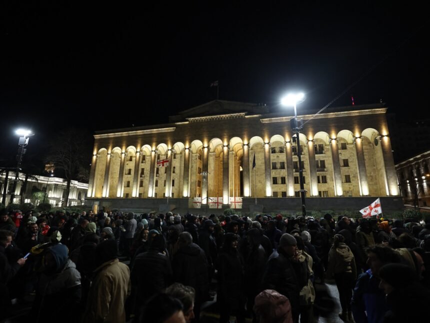 Policija se pukla na regerentne proteste u Gruziji
