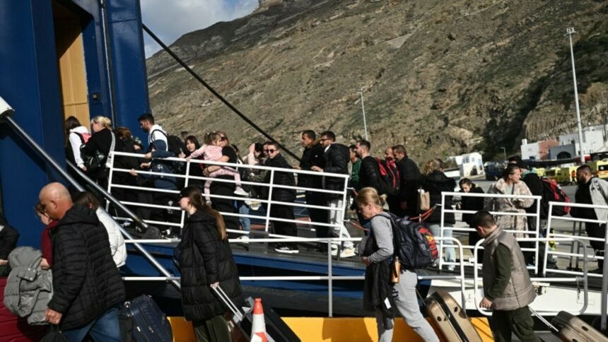 Na grčki otok stigla i vojska, hitne službe se pripremaju za najgore: “Nema znakova smanjenja potresa”