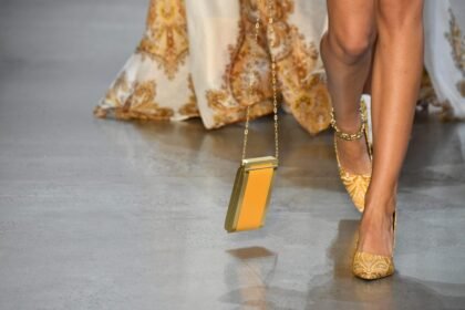 Lančići za nožni zglob (anklets) su najpoželjniji aksesoar sezone proleće/leto 2025, a evo kako da ih nosite!