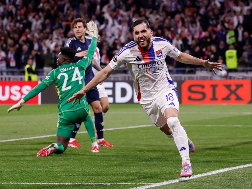 Čovjek utd održao kasnom linskom ligom Lige Lige; TOTTENHAM CRT, Chelsea win