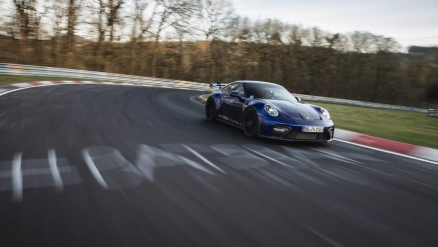 VIDEO: Porsche 911 GT3 s ručnim mjenjačem ovladao Nürburgringom: 6:56.294 minute!