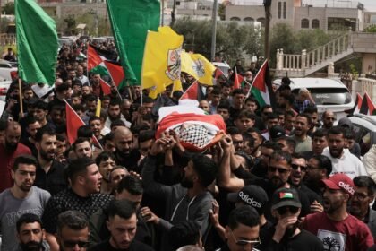 Stotine tuguju palestinski-američki tinejdžer ubijene od izraelskih snaga