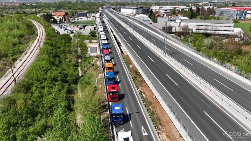 PROTEST PRIJEVOZNIKA U SARAJEVU: Dosta je bilo!