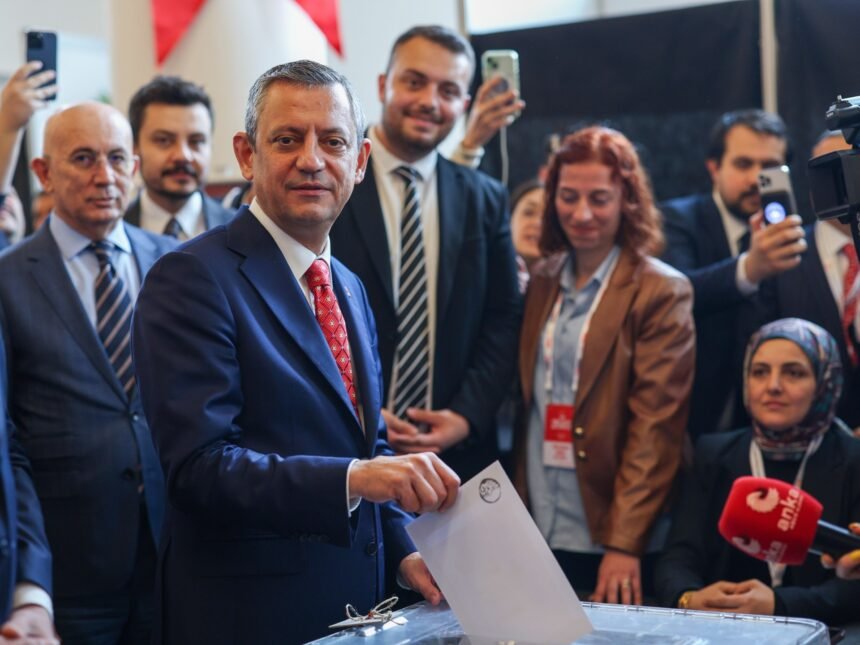 Vođa opozicije TURKIYE Ozgur Ozel ponovo izabran za predsjedavajući CHP Party