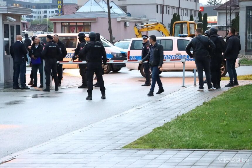 ISTOČNO SARAJEVO: MUP RS spriječio pripadnike SIPA-e da privedu Dodika