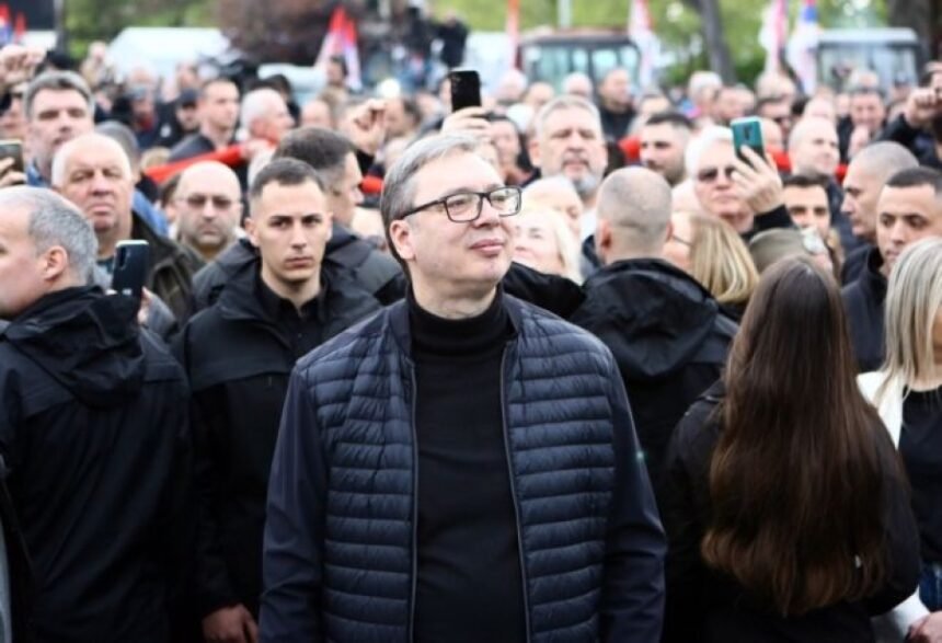 VUČIĆ OBJAVIO BIZARNU FOTOGRAFIJU PEČENE SVINJETINE: ‘Glupo bi bilo da nudimo škampe’