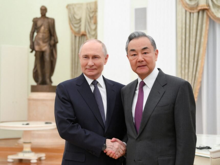 Ruski Putin domaćin je kineskog ministra vanjskih poslova Wang za razgovore u Moskvi