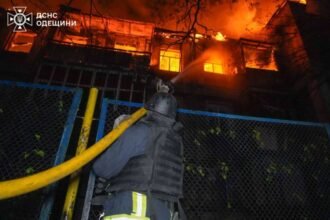 RUSI ŽESTOKO NAPALI NA ODESU: Zgrade u plamenu, ima mrtvih… (VIDEO)