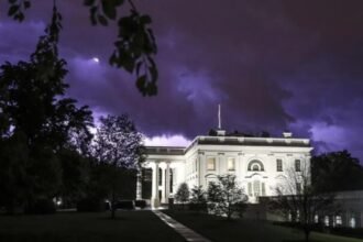 TRUMPOVE CARINE: Amerika je možda tek par sedmica udaljena od šokantnog udara