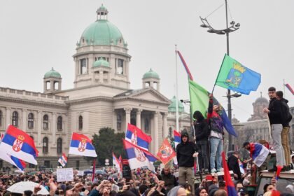 Sindikati u Beogradu obilježavaju Praznik rada, sa studentima na protestu ispred Vlade