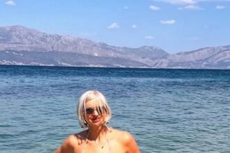 VRUĆE, S MORA: Danijela Dvornik osvanula u bikiniju na plaži, fanovi oduševljeni…