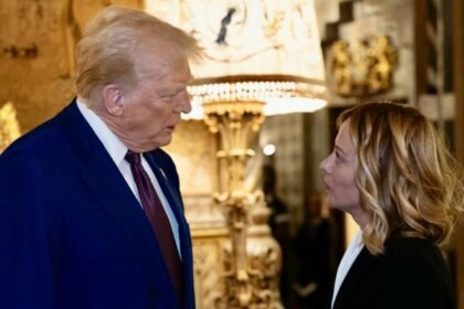 Macron poziva na suspenziju ulaganja u SAD, Meloni više ne povlađuje Trumpu?