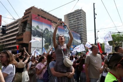 Studenti u Srbiji traže vanredne parlamentarne izbore