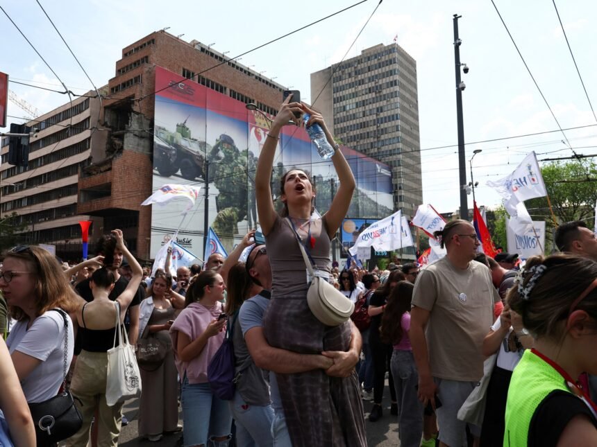 Studenti u Srbiji traže vanredne parlamentarne izbore