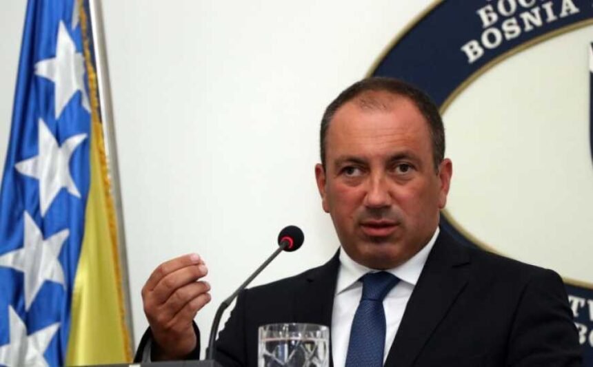 Crnadak uputio otvoreno pismo: Muž i sin Željke Cvijanović odnijeli kući 25 miliona KM iz budžeta RS