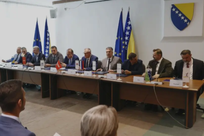 DESET STRANAKA POTPISALO PLATFORMU: Ko podržava put u EU, a ko put u blokade?