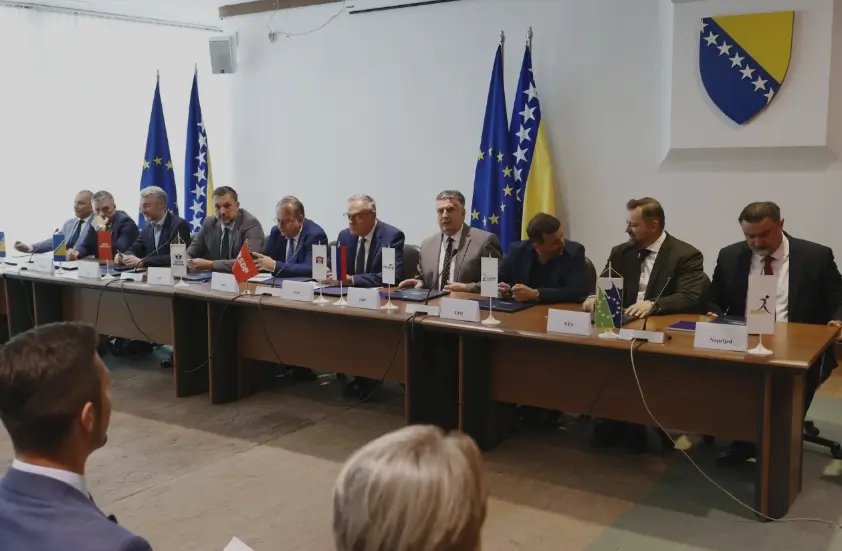 DESET STRANAKA POTPISALO PLATFORMU: Ko podržava put u EU, a ko put u blokade?