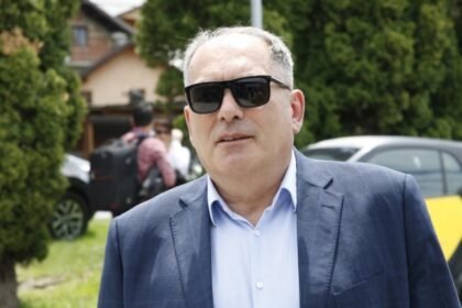 ‘DEDINA SILA…’: Bivši ministar sigurnosti BiH Dragan Mektić objavio fotografiju koja je postala viralna, stižu poruke sa svih strana…