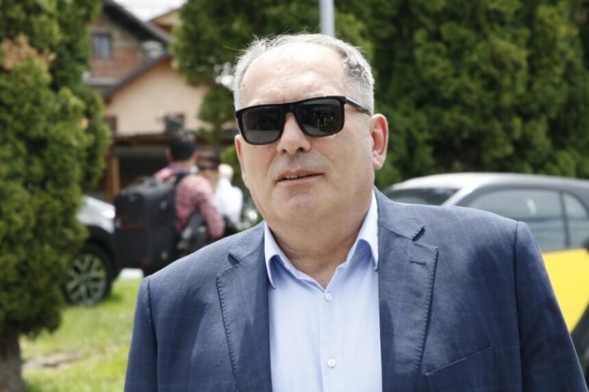 ‘DEDINA SILA…’: Bivši ministar sigurnosti BiH Dragan Mektić objavio fotografiju koja je postala viralna, stižu poruke sa svih strana…