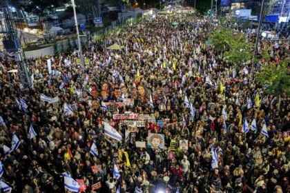 Hiljade Izraelskog protestnog razrješenja šina opklade za zarobljenike