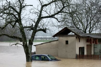 VIDEO/FOTO Dramatični prizori poplave u Orahovici: Pala nevjerojatna količina kiše, neki nisu uspjeli obraniti kuće