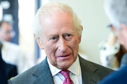 Charles III odgodio državni posjet Vatikanu dok traje Papin oporavak