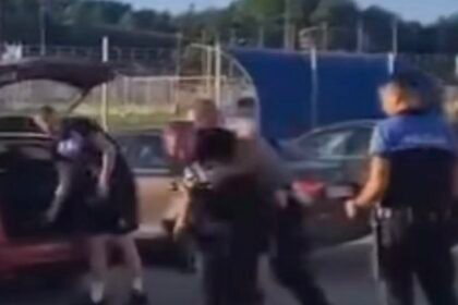 Pogledajte kako je policija uhapsila navijača koji je udario igrača