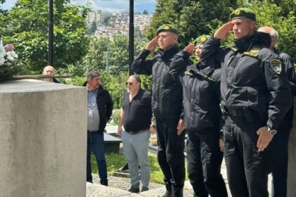 JEDINICA KOJA JE DALA NEMJERLJIV DOPRINOS U ODBRANI BiH: Delegacija Federalnog MUP-a odala počast poginulim pripadnicima Odreda policije ‘Lasta’