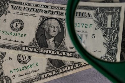 Dolar ponovo ojačao, četvrtu sedmicu zaredom