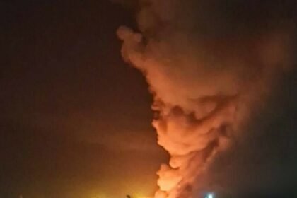 VIDEO Velika eksplozija u Rusiji, s vatrom se bori 450 vatrogasaca: Zrak je pun štetnih kemikalija