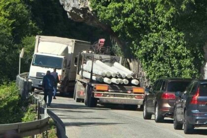 Sudar dva kamiona u kanjonu, saobraćaj obustavljen Banjaluka Jajce