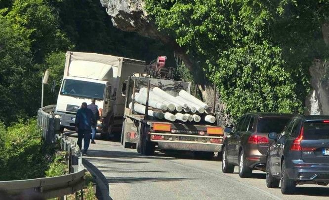 Sudar dva kamiona u kanjonu, saobraćaj obustavljen Banjaluka Jajce
